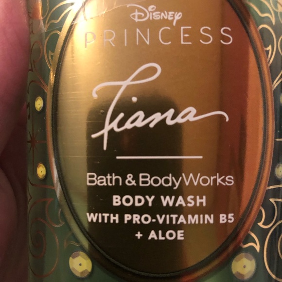 Tiana Bath & Body Set - Green Fragrance, Body Wash & Foaming Hand Soap - Picture 2 of 7